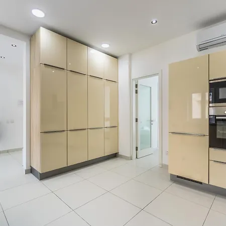 Seaside Retreat * Sliema